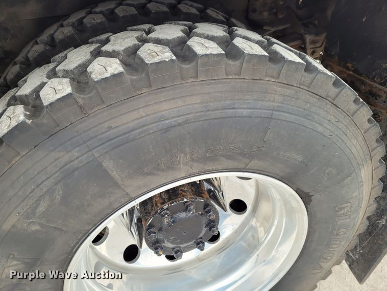 image for item BY9450 2009 GMC C7500  utility / service truck