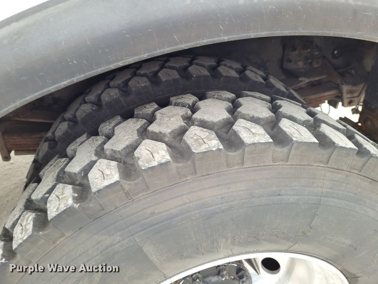 image for item BY9450 2009 GMC C7500  utility / service truck