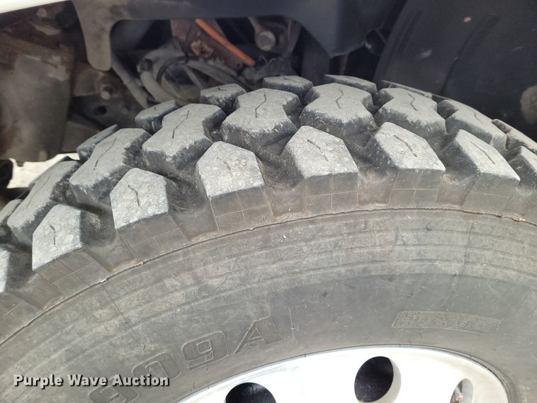 image for item BY9450 2009 GMC C7500  utility / service truck