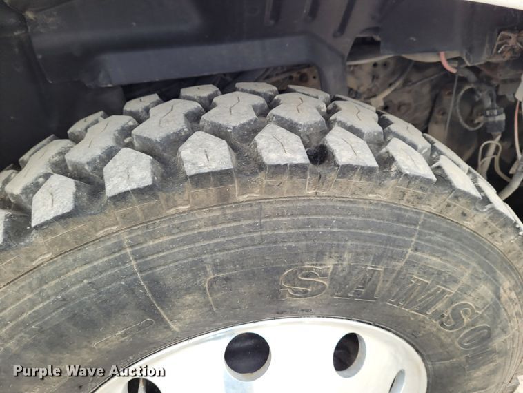 image for item BY9450 2009 GMC C7500  utility / service truck