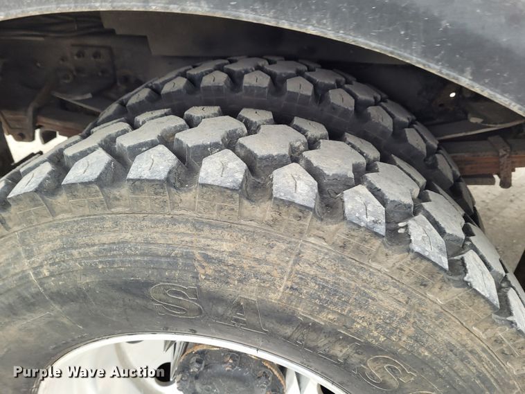 image for item BY9450 2009 GMC C7500  utility / service truck