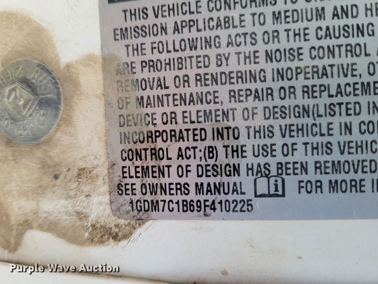 image for item BY9450 2009 GMC C7500  utility / service truck