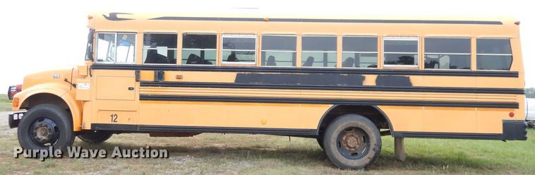 image for item DG0848 2001 International 3800  school bus