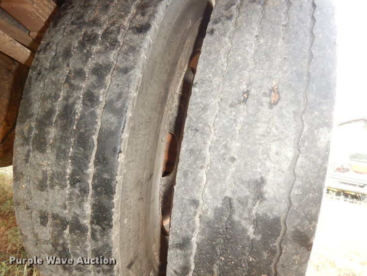 image for item DG0848 2001 International 3800  school bus