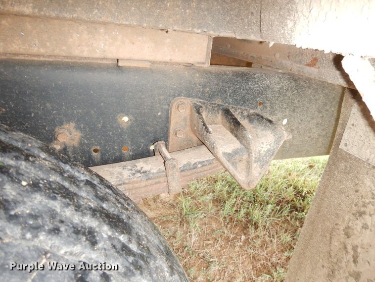 image for item DG0848 2001 International 3800  school bus