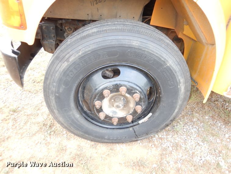 image for item DG0848 2001 International 3800  school bus