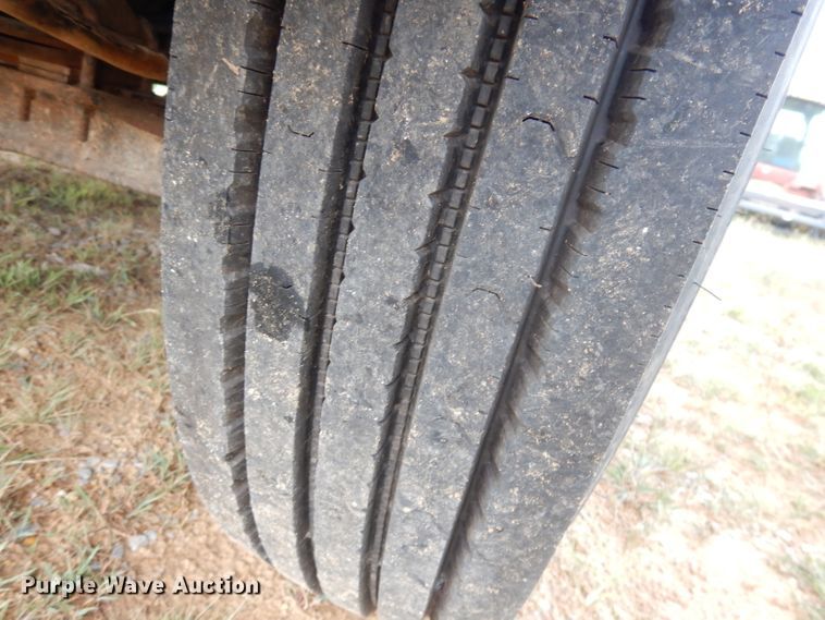 image for item DG0848 2001 International 3800  school bus