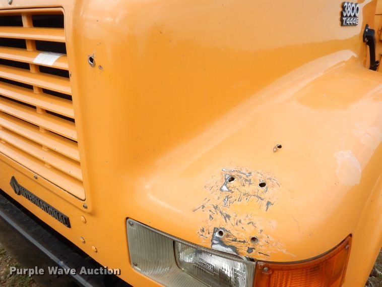 image for item DG0848 2001 International 3800  school bus