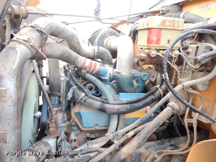 image for item DG0848 2001 International 3800  school bus