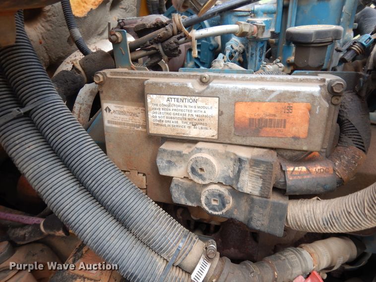 image for item DG0848 2001 International 3800  school bus