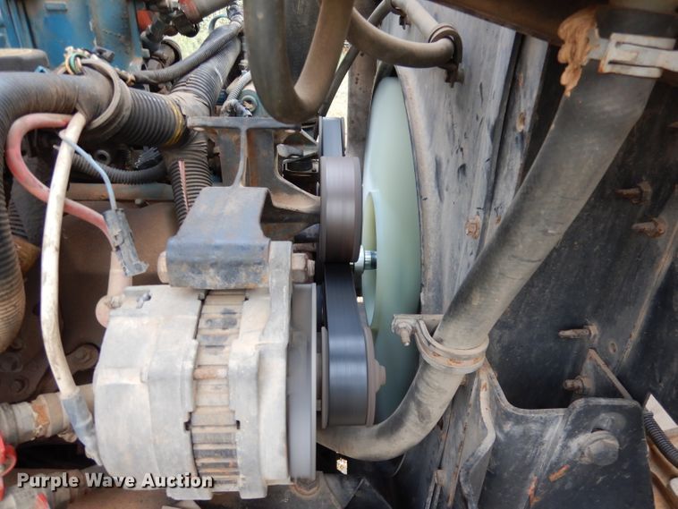 image for item DG0848 2001 International 3800  school bus