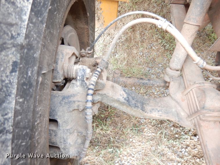 image for item DG0848 2001 International 3800  school bus