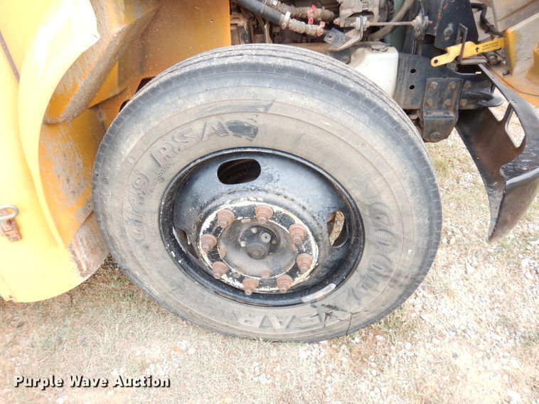 image for item DG0848 2001 International 3800  school bus