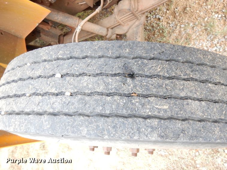 image for item DG0848 2001 International 3800  school bus