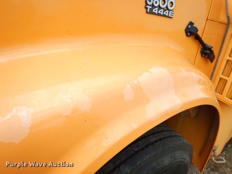 image for item DG0848 2001 International 3800  school bus