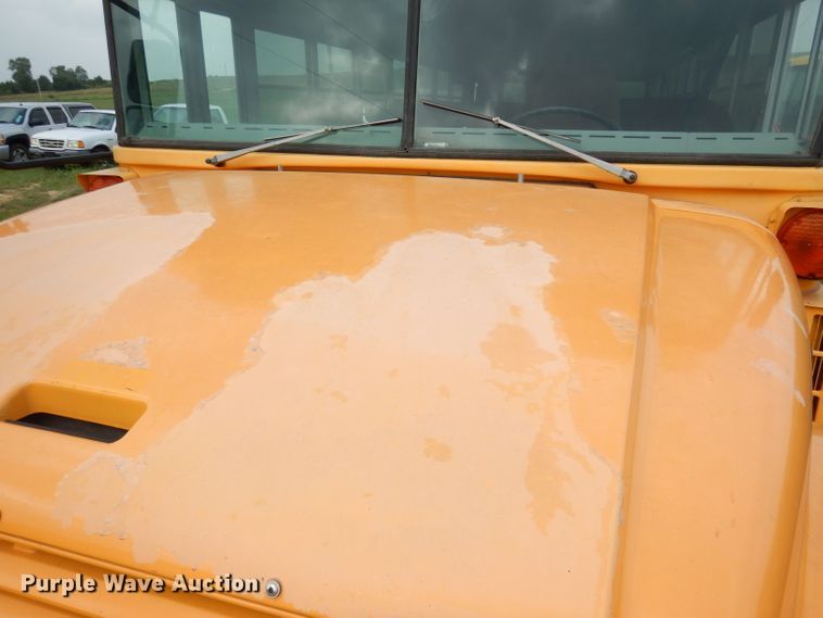 image for item DG0848 2001 International 3800  school bus