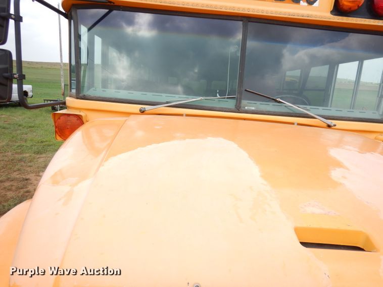 image for item DG0848 2001 International 3800  school bus