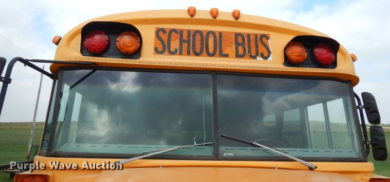 image for item DG0848 2001 International 3800  school bus