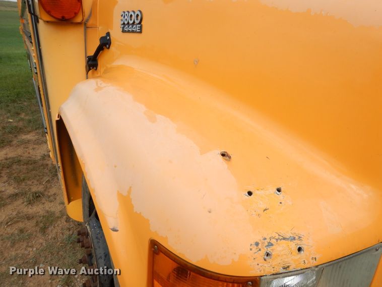 image for item DG0848 2001 International 3800  school bus