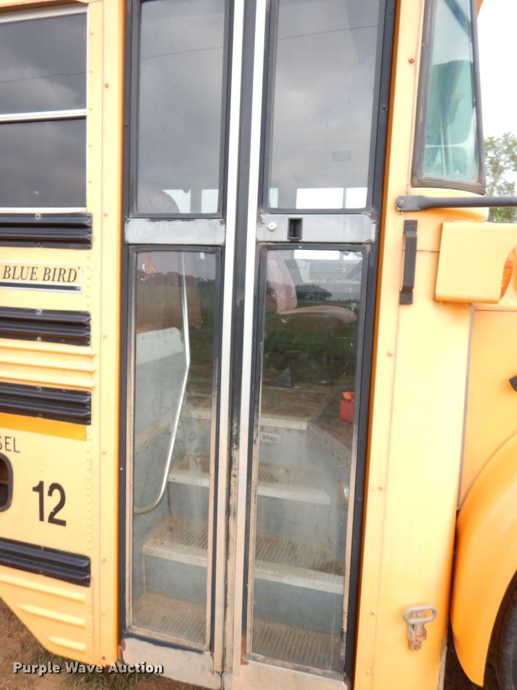 image for item DG0848 2001 International 3800  school bus