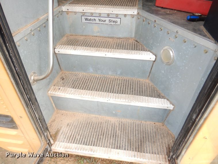 image for item DG0848 2001 International 3800  school bus