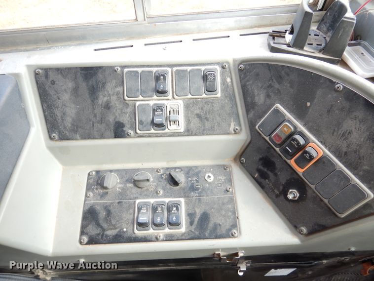 image for item DG0848 2001 International 3800  school bus