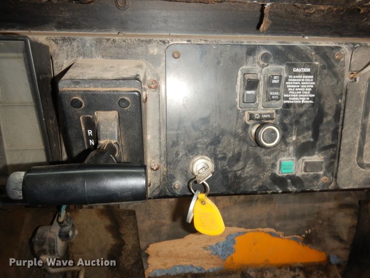 image for item DG0848 2001 International 3800  school bus