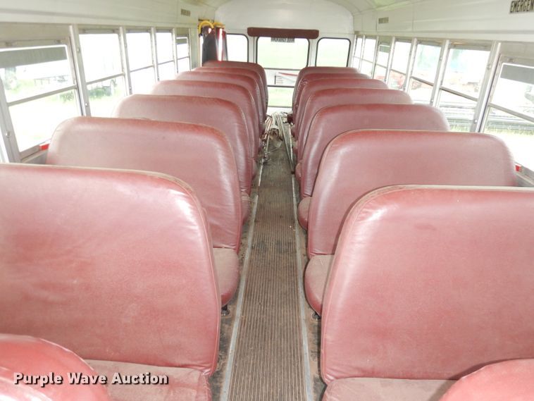 image for item DG0848 2001 International 3800  school bus