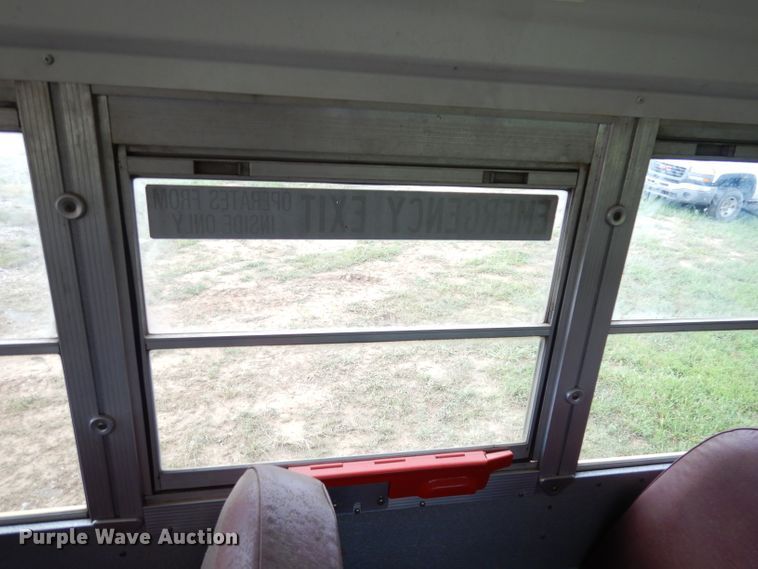 image for item DG0848 2001 International 3800  school bus