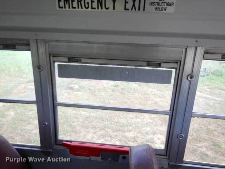 image for item DG0848 2001 International 3800  school bus