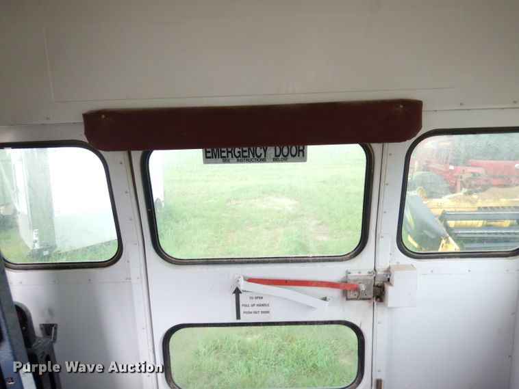 image for item DG0848 2001 International 3800  school bus