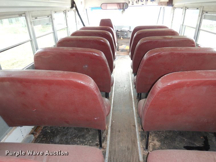 image for item DG0848 2001 International 3800  school bus