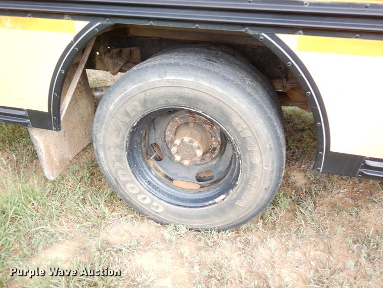 image for item DG0848 2001 International 3800  school bus