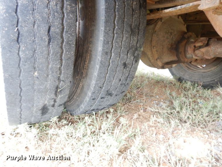 image for item DG0848 2001 International 3800  school bus