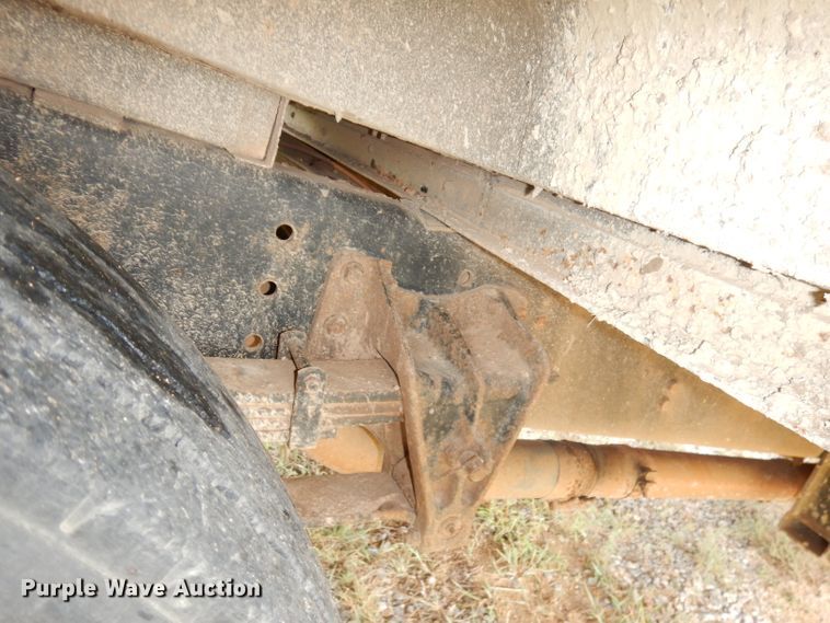 image for item DG0848 2001 International 3800  school bus