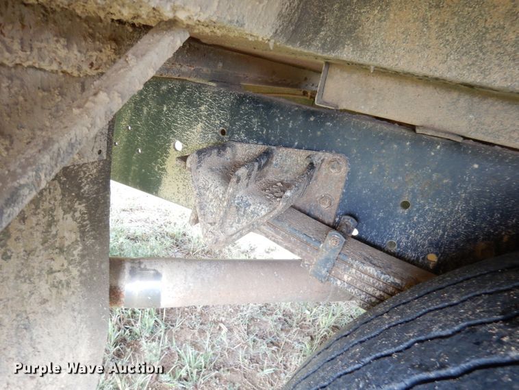 image for item DG0848 2001 International 3800  school bus