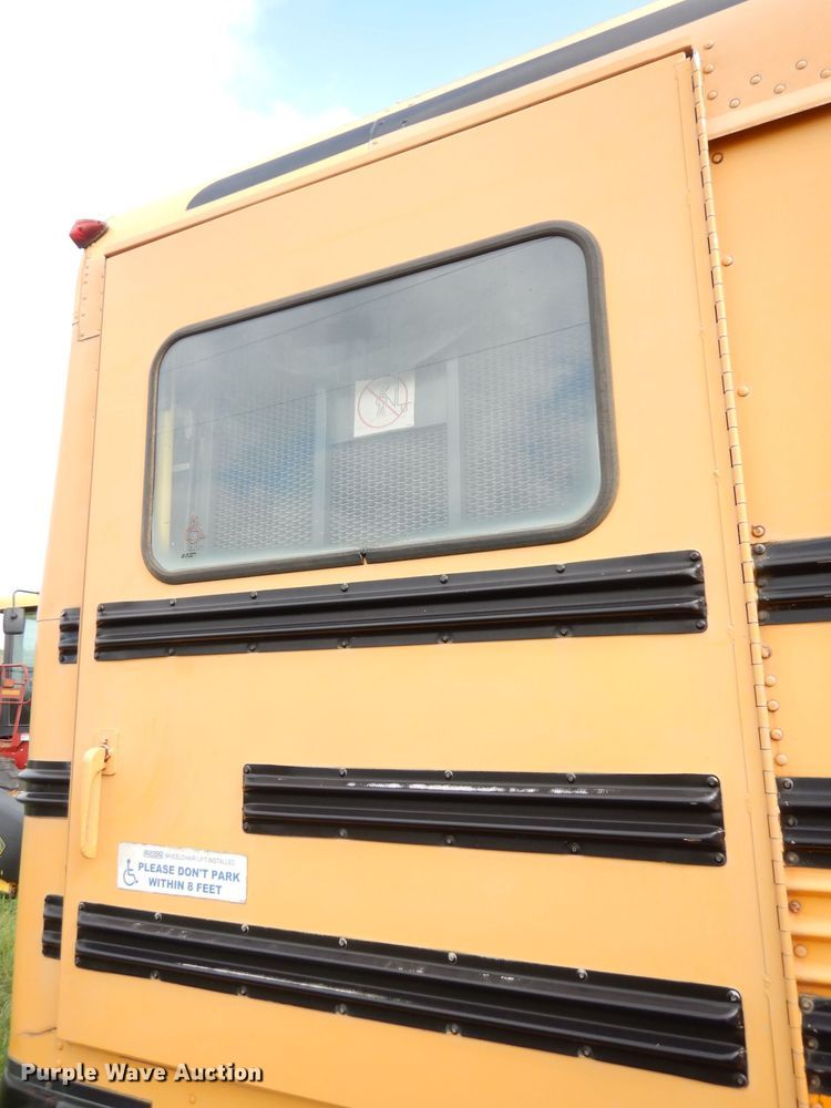 image for item DG0848 2001 International 3800  school bus