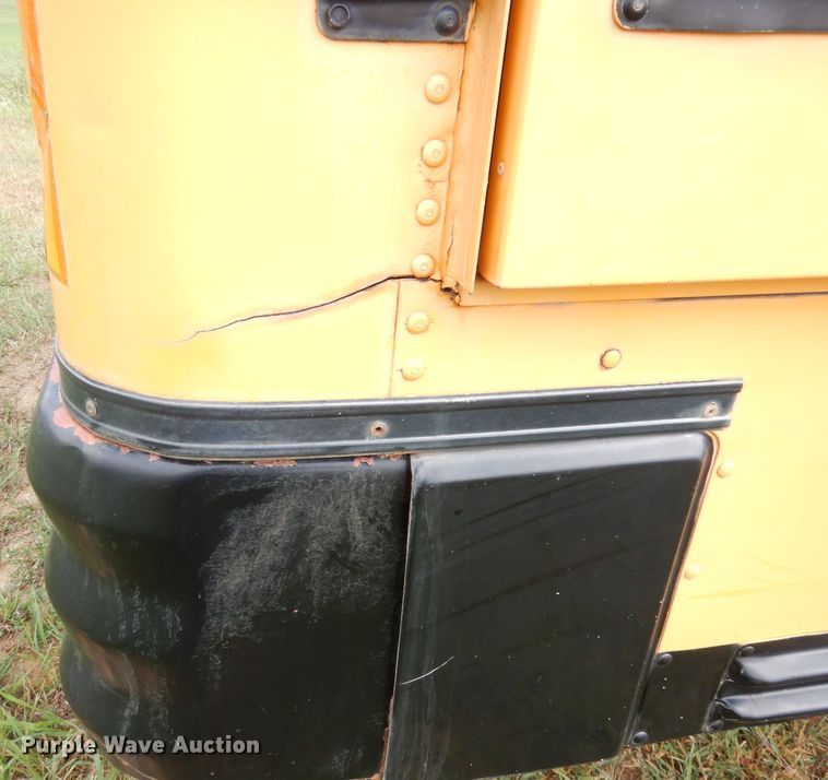 image for item DG0848 2001 International 3800  school bus