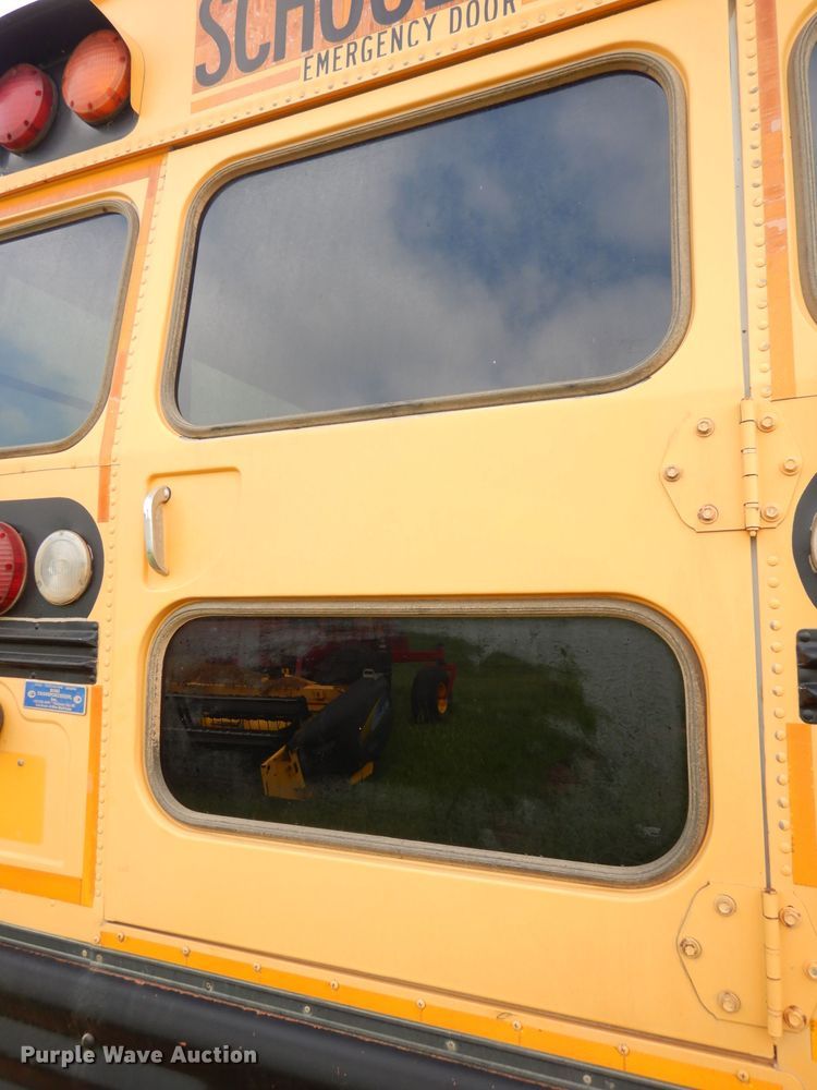 image for item DG0848 2001 International 3800  school bus