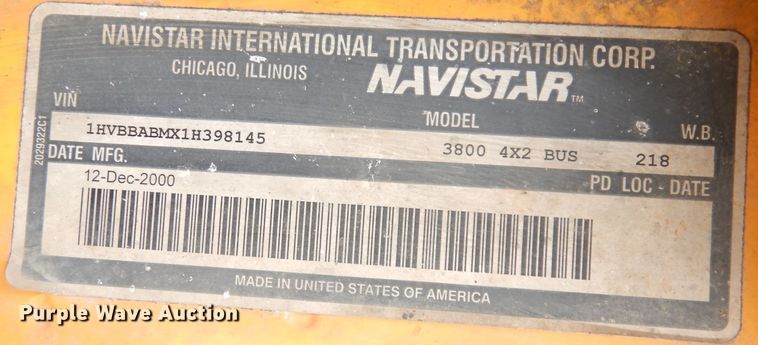 image for item DG0848 2001 International 3800  school bus