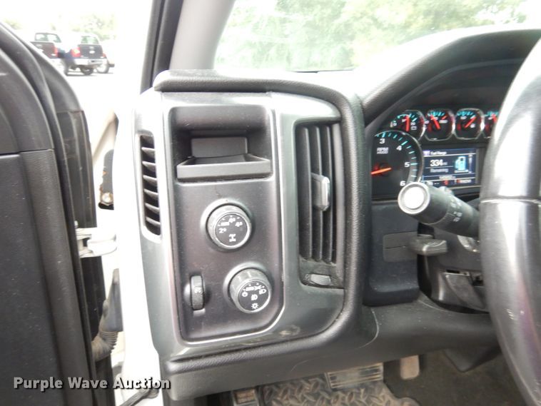 image for item DG0857 2015 Chevrolet Silverado 1500  Crew Cab pickup truck