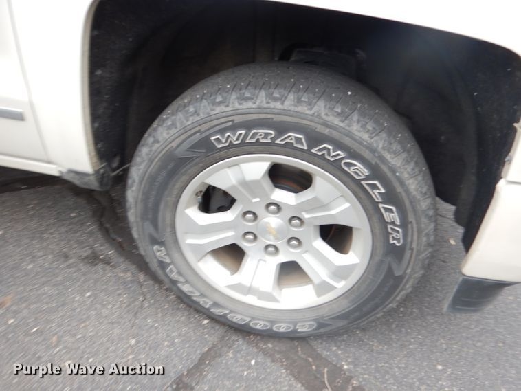 image for item DG0857 2015 Chevrolet Silverado 1500  Crew Cab pickup truck