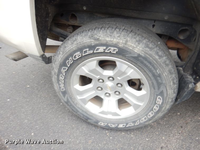 image for item DG0857 2015 Chevrolet Silverado 1500  Crew Cab pickup truck