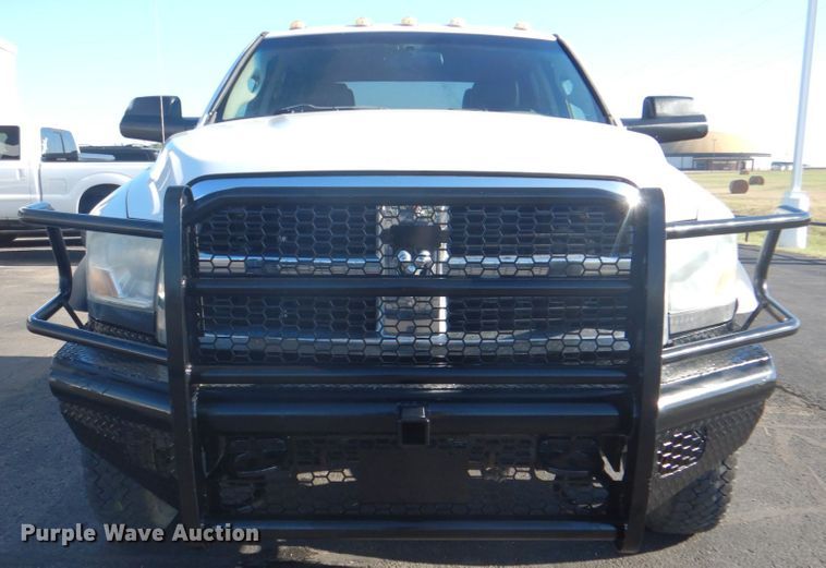 image for item DG1685 2011 Dodge Ram 5500HD  Crew Cab truck cab and chassis