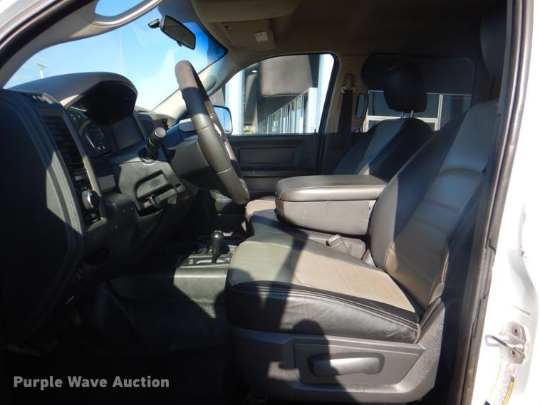 image for item DG1685 2011 Dodge Ram 5500HD  Crew Cab truck cab and chassis