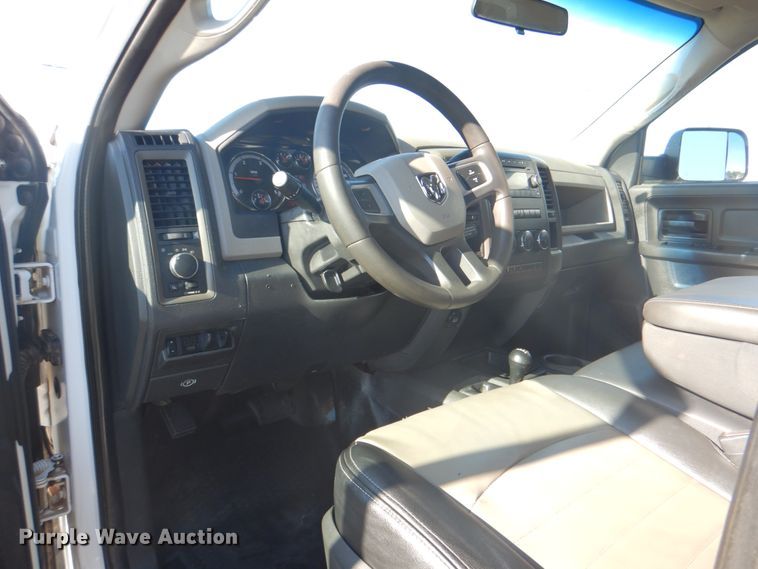 image for item DG1685 2011 Dodge Ram 5500HD  Crew Cab truck cab and chassis