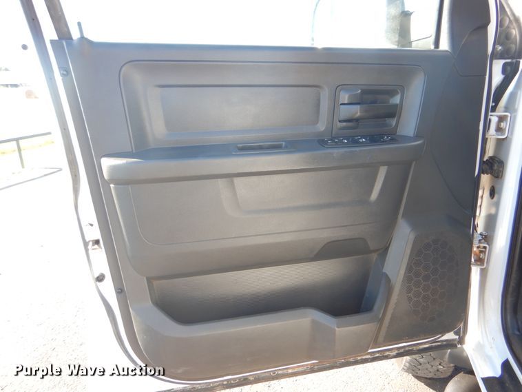 image for item DG1685 2011 Dodge Ram 5500HD  Crew Cab truck cab and chassis