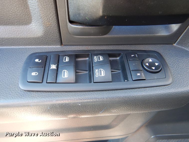 image for item DG1685 2011 Dodge Ram 5500HD  Crew Cab truck cab and chassis