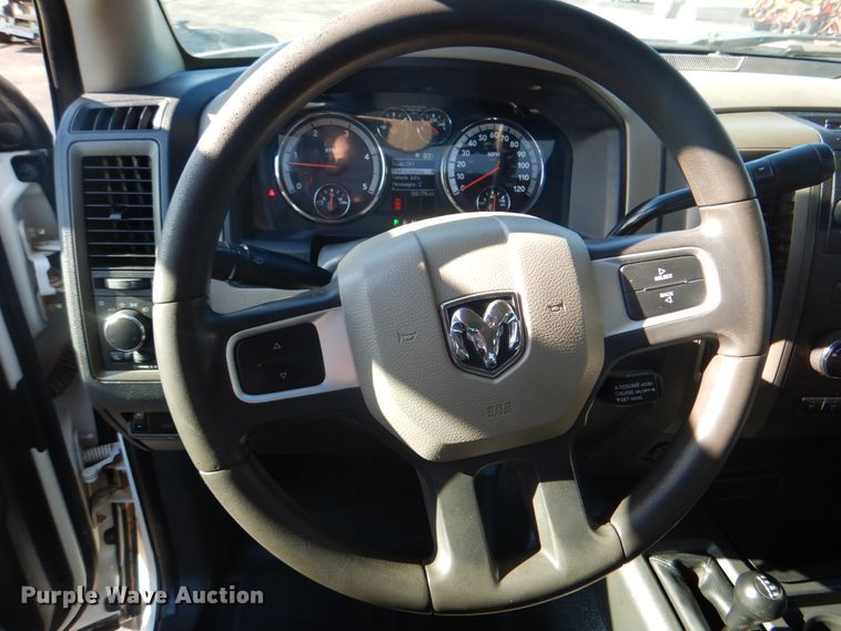 image for item DG1685 2011 Dodge Ram 5500HD  Crew Cab truck cab and chassis