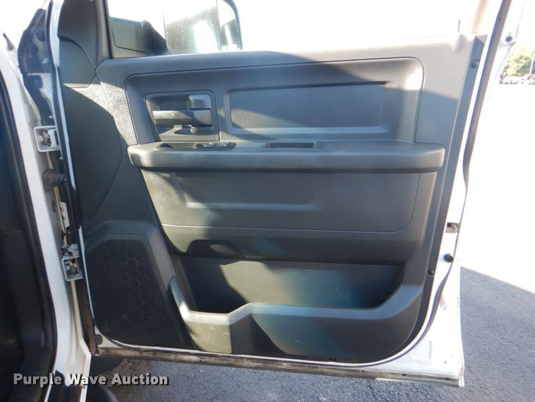 image for item DG1685 2011 Dodge Ram 5500HD  Crew Cab truck cab and chassis